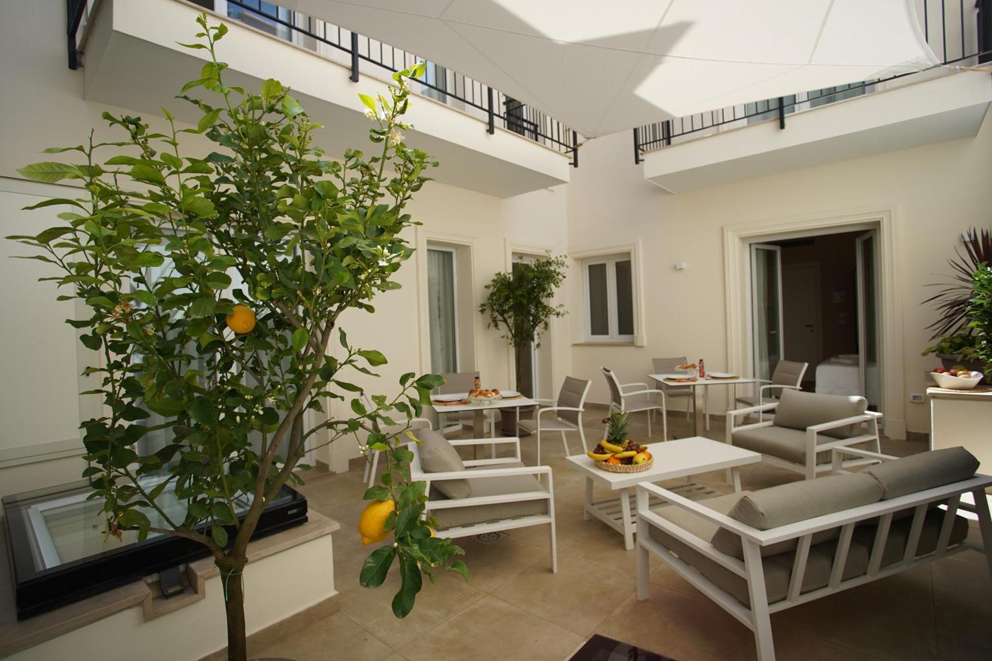 Palazzo Bibbi - Rooms To Live Реджо ди Калабрия Екстериор снимка